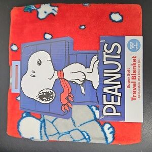 Peanuts Snoopy Super Soft Travel Blanket 45in x 55in (114 cm x 149 cm) NWT